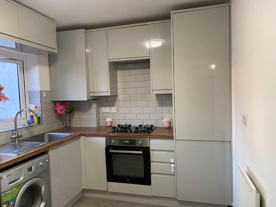 Brighton New Apartment Free Parking Sleeps 6 Eksteriør billede